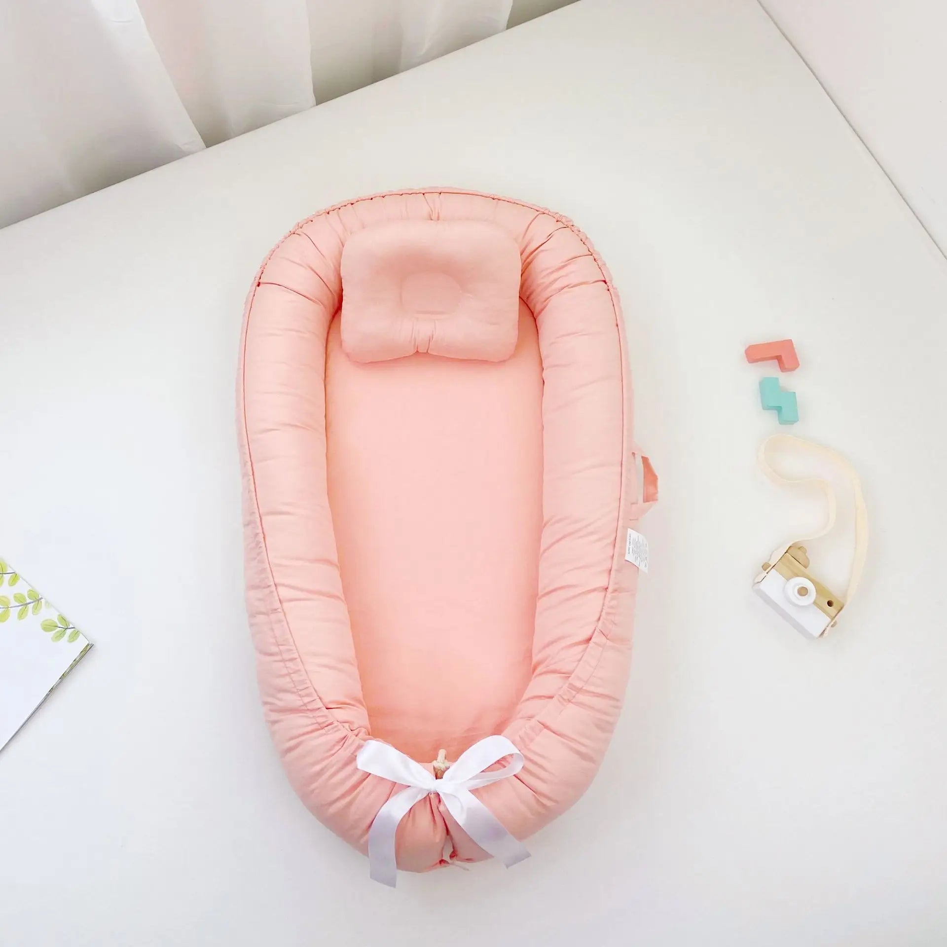 Reducteur de lit couleur unie - Le cocon des bébés